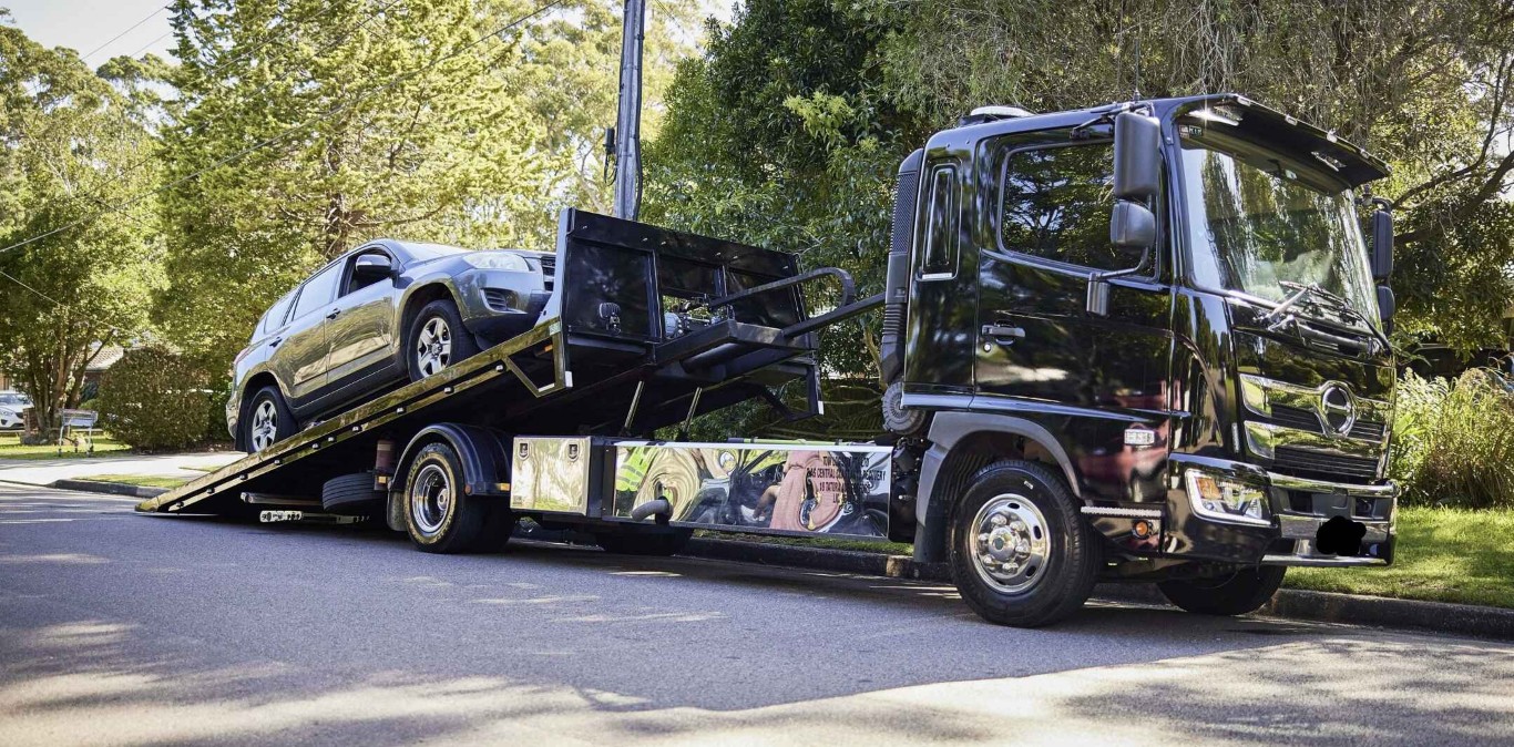 Long-distance towing service for SUVs and vehicles